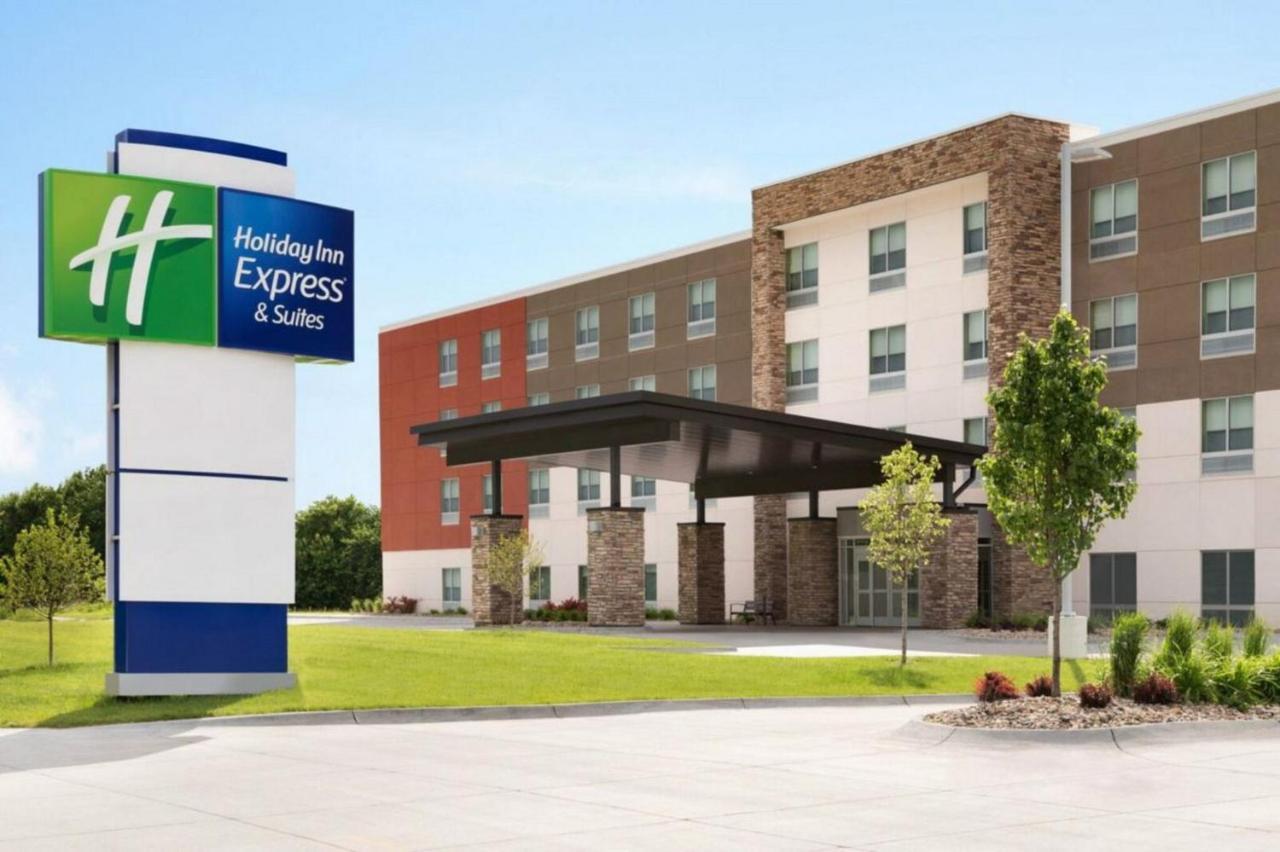 Holiday Inn Express & Suites Rhinelander By Ihg Exterior photo