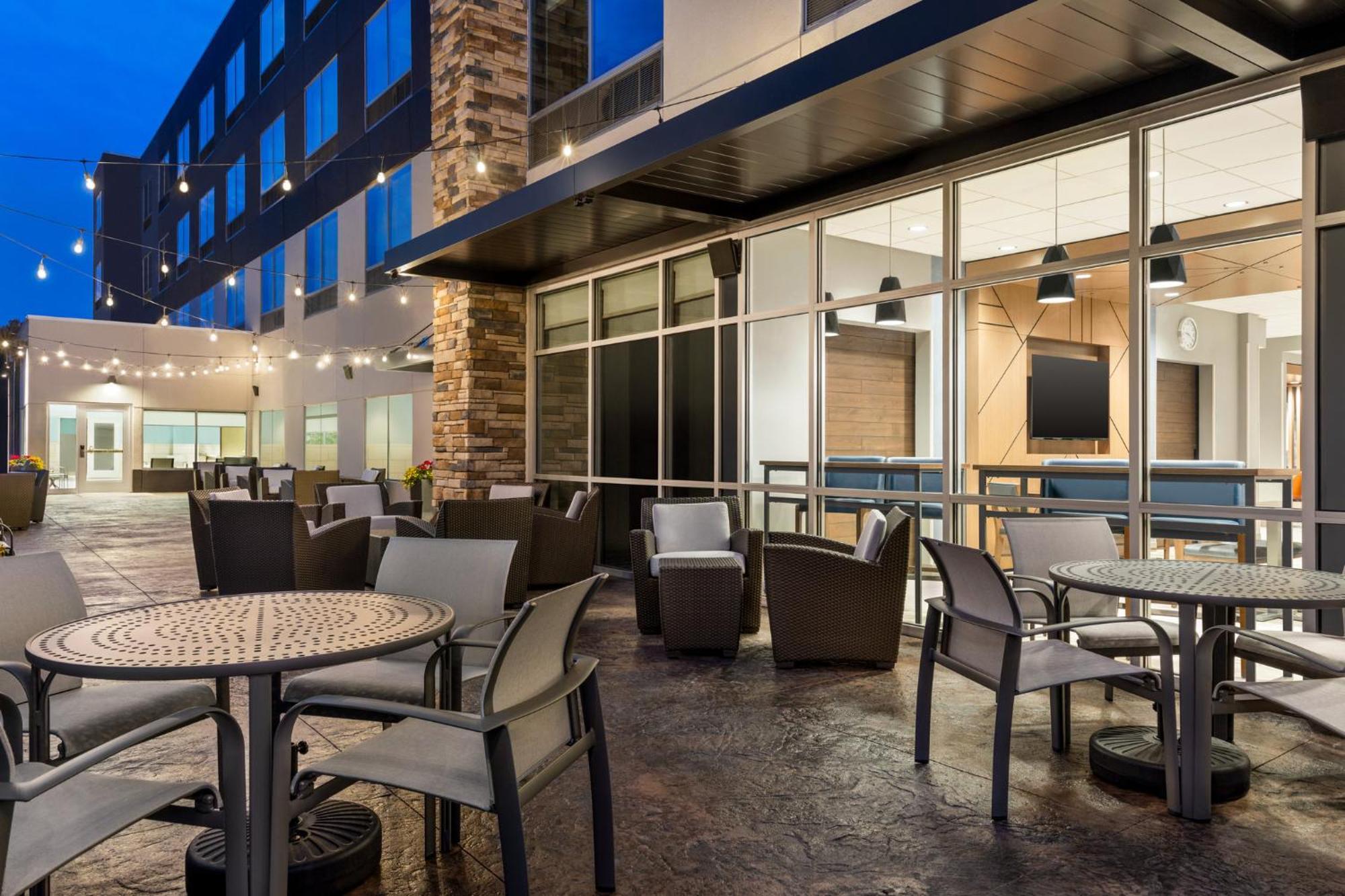 Holiday Inn Express & Suites Rhinelander By Ihg Exterior photo